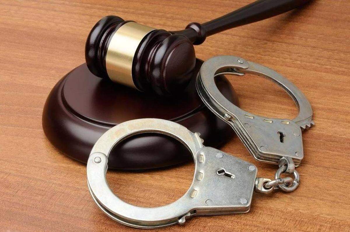A nationwide warrant has been issued for a Kennewick man who drove off with his 3-year-old son after allegedly beating and strangling the child’s mother and starting a fire inside their apartment.