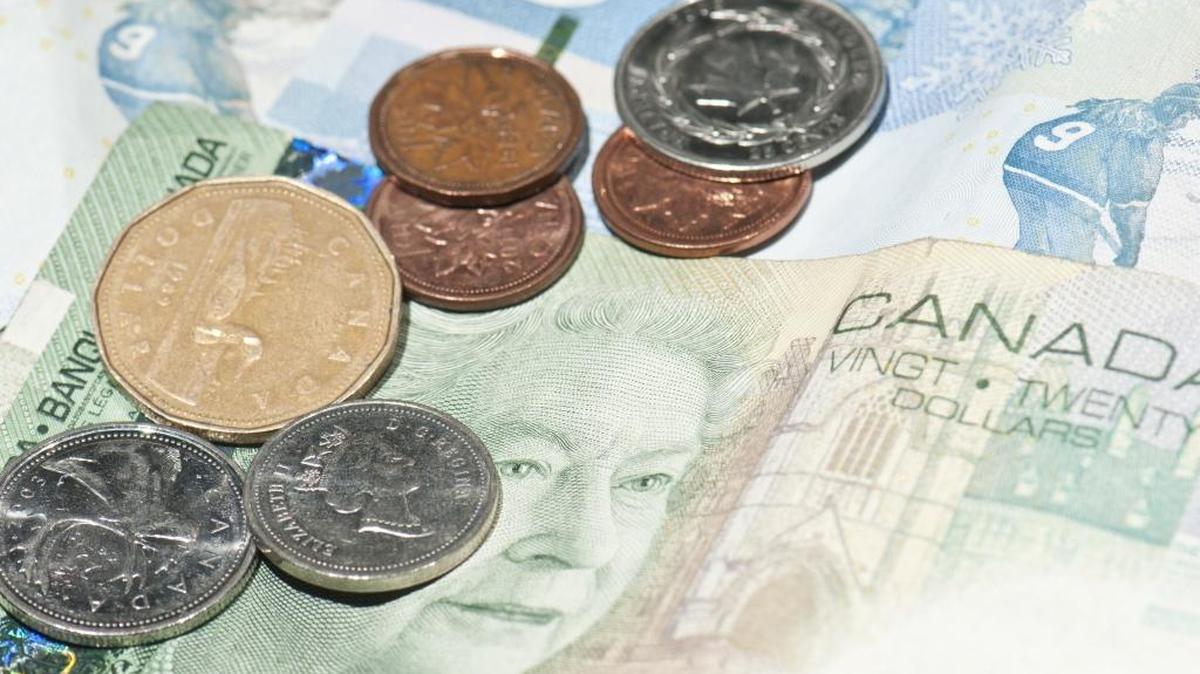 A leading forecaster predicts the Canadian dollar will drop to 59 cents compared to the U.S. dollar by the end of 2016.