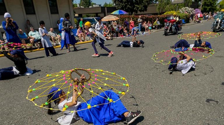 Gallery: Blossomtime Parade during the 2017 Ski to Sea weekend