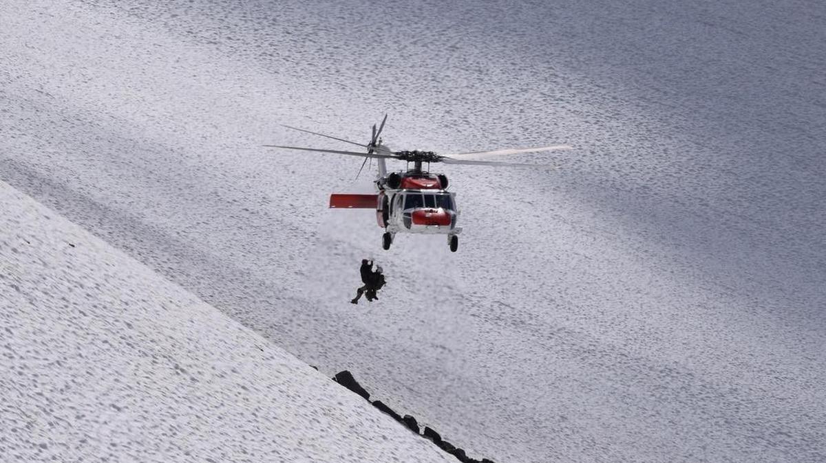 Navy search and rescue team members from Whidbey Island Naval Air Station rescue an injured climber from ther slopes of Mount Baker on Saturday, August 19.