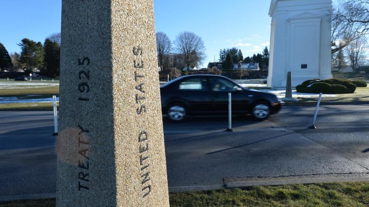 Vehicles from Canada to the U.S. at the Peace Arch border crossing in Blaine.