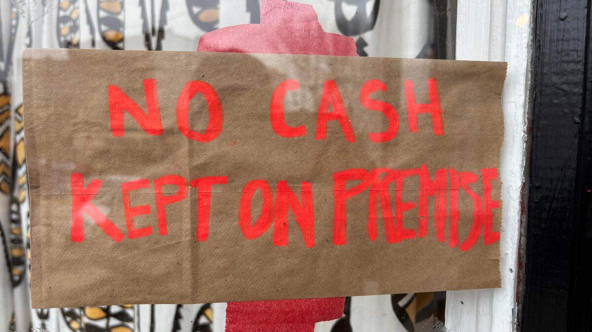 A sign reading “No Cash Kept on Premise” displayed in front of Fairhaven Poke.
