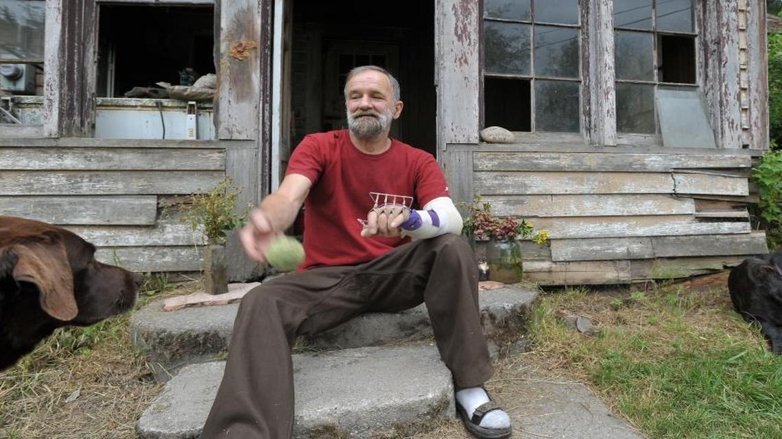 Neighbors offer aid after Van Zandt man’s horrific chain saw accident