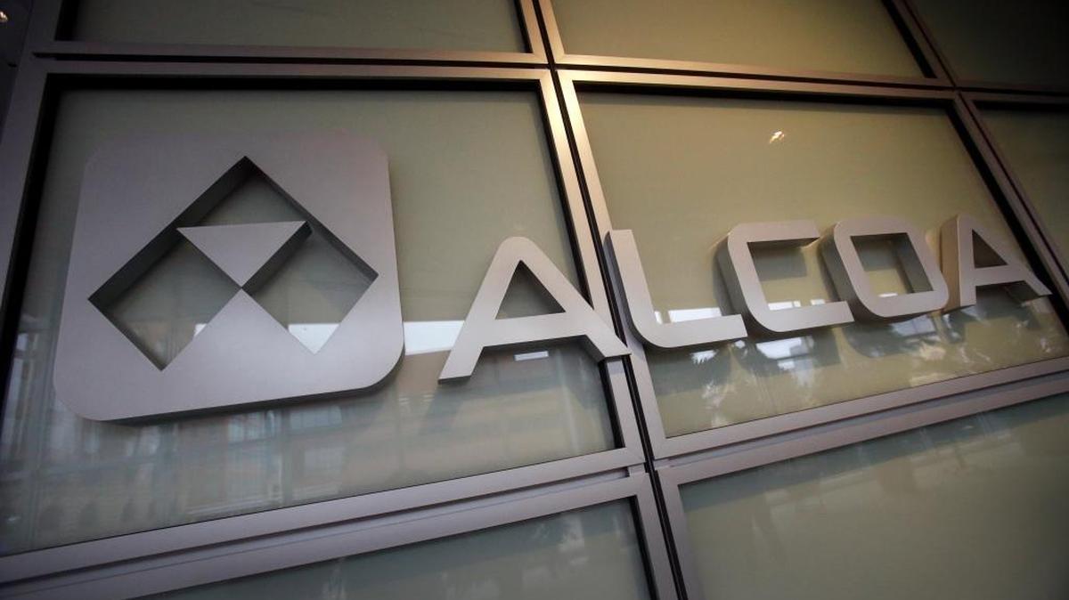 
FILE - This April 7, 2014, file photo, shows the Alcoa logo in the lobby of Alcoa's headquarters in Pittsburgh. Alcoa announced, Monday, Sept. 28, 2015, it will split into two independent companies by separating its aluminum and automotive metals businesses.

