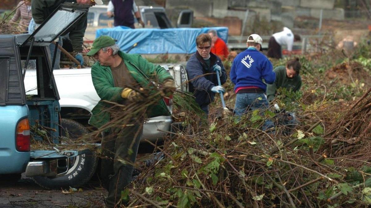 Bellingham residents unload yard debris at the Clean Green transfer station in 2005. Tree branches and woody debris will be accepted for free April 1-8 at Cowden Gravel on Hannegan Road in a replacement program for the now-ended Clean Green.