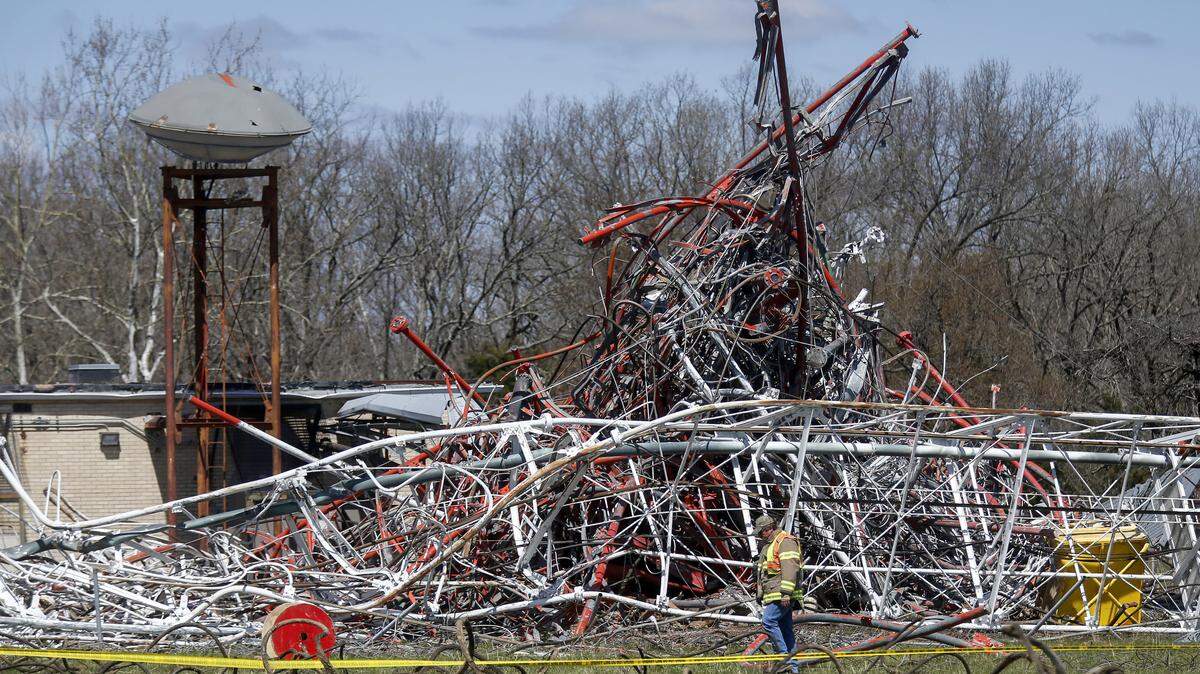 The scene where a television station tower collapsed is cordoned off in Fordland, Mo., on Thursday, April 19, 2018. Officials say a maintenance worker died when the Missouri television station tower collapsed and he became trapped under a tangle of metal and wires.