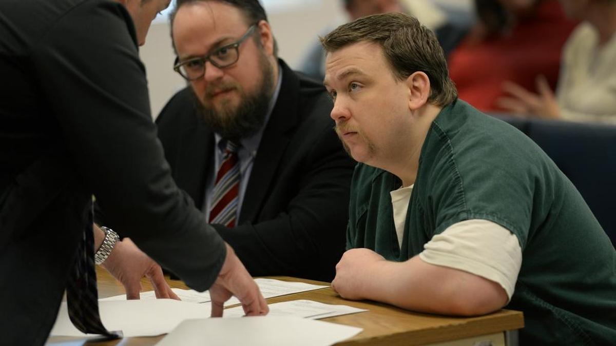 Whatcom County senior deputy public defender Darrin Hall, left, goes over the plea deal with public defender Stephen Jackson and defendant Robert Dean McGlothern Jr., in Whatcom Superior Court Friday, Jan. 5, 2018, in Bellingham. McGlothern pleaded guilty to two counts of attempted second-degree manslaughter and five counts of attempted second-degree assault.