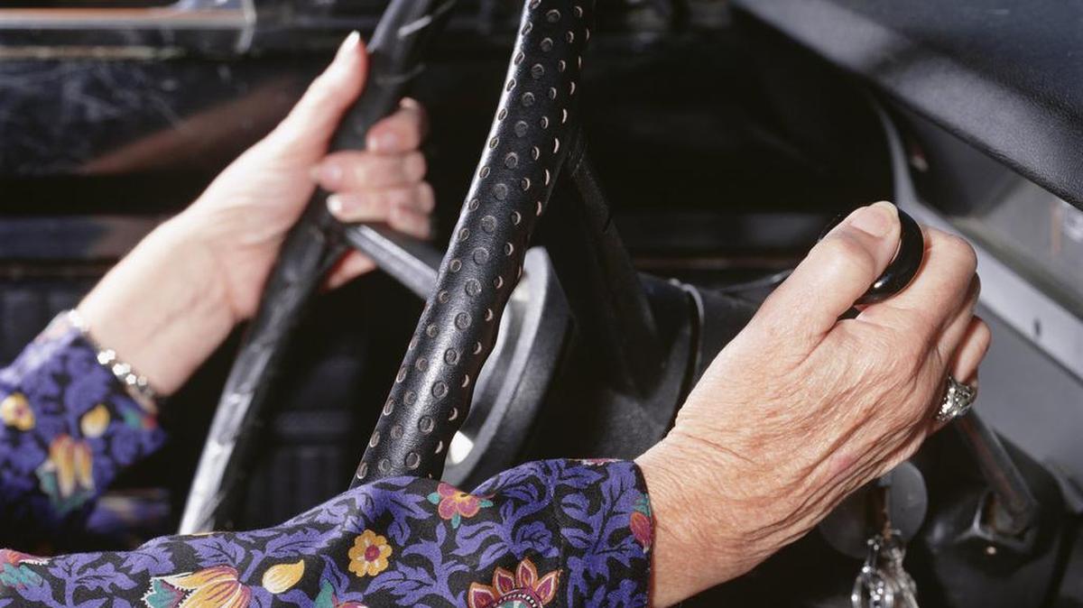 Washington doesn’t have an age limit for seniors renewing their drivers licenses, but it does require anyone over 70 to renew their license in person.