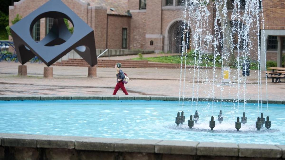 A student walks through Red Square on the Western Washington University campus Sept. 16, 2013. A 2016 review of how WWU police and officials responded to threats against students lauded many aspects but found areas to improve.