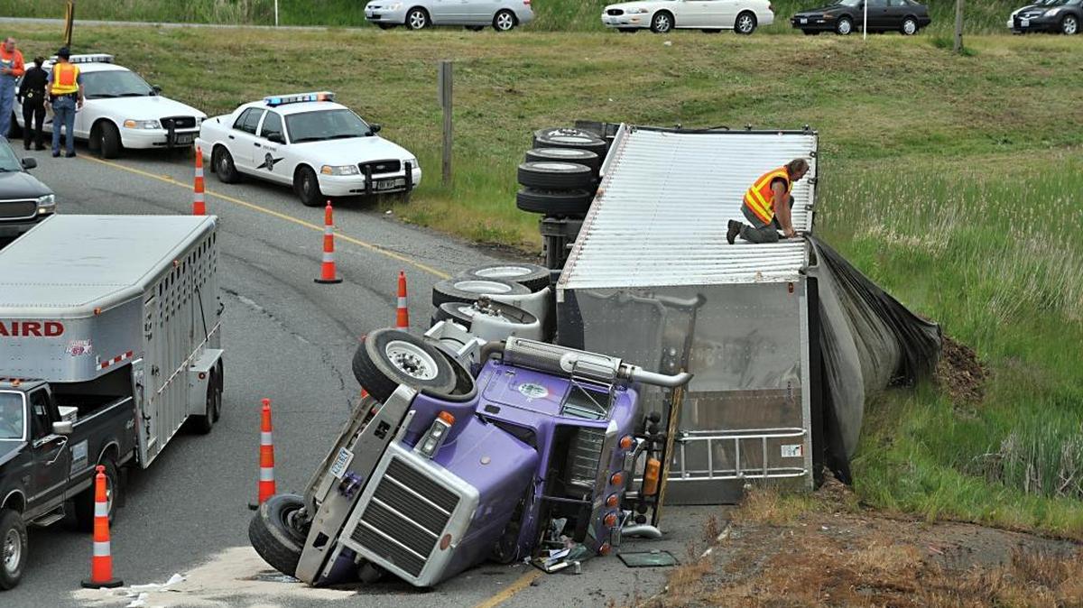While the law doesn’t require a witness to do anything at the scene of a crash, it doesn’t prevent involvement either.
