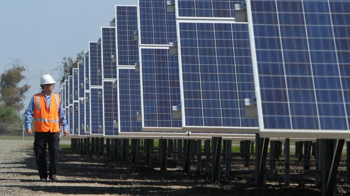 Energy Northwest plans to build a solar station with battery storage and a technician training center near Richland. This is a Pacific Gas and Electric Co. solar energy site near Vacaville, Calif.