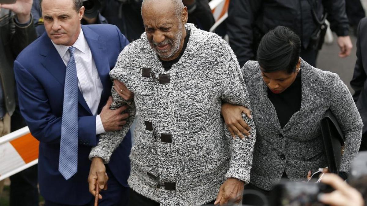 Bill Cosby, center, accompanied by his attorneys Brian McMonagle, left, and Monique Pressley, arrives at court Dec. 30, 2015, to face a felony charge of aggravated indecent assault, in Elkins Park, Pa.