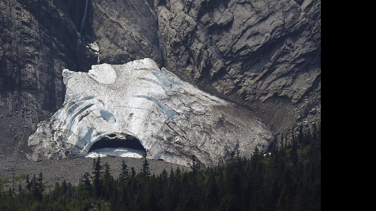 
The Big Four Ice Caves in Washington are devoid of visitors Tuesday, as crews worked to  recover the body of a 34-year-old woman buried when rock and ice fell at the back of the cave. 
