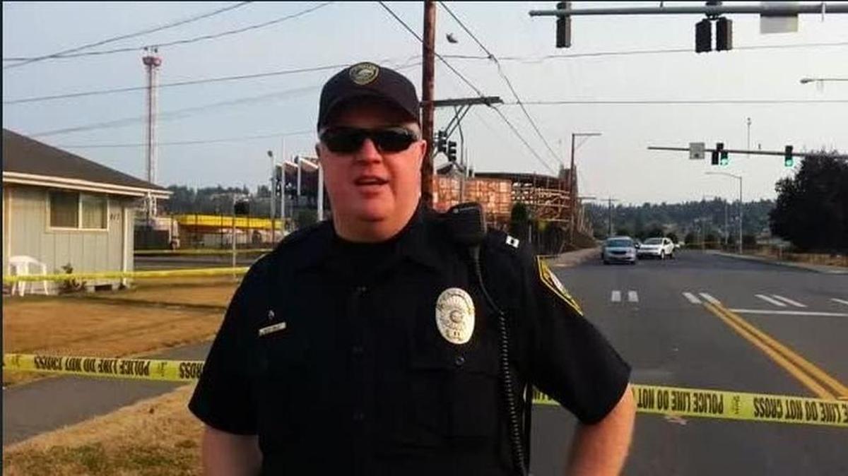 
Puyallup police Capt. Scott Engle explains what happened Tuesday when a man in his 30s allegedly shot and killed a man in Puyallup during a shooting rampage.
