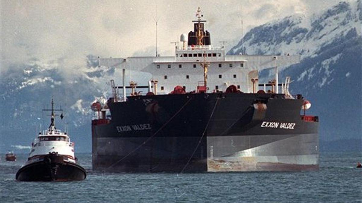 
FILE - Tugboats pull the crippled tanker Exxon Valdez towards Naked Island in Prince William Sound, Alaska, seen in this April 5, 1989, file photo after the ship was pulled from Bligh Reef.
