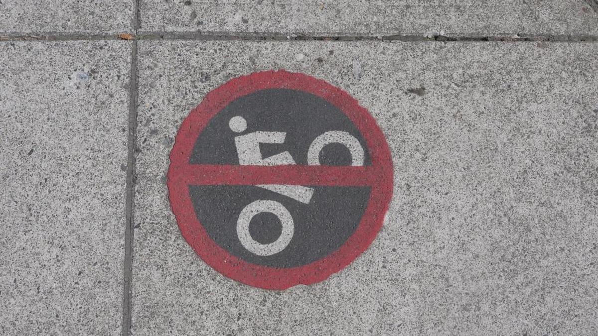 This marking makes it clear that there is no cycling allowed on the sidewalk, but could also be incorrectly interpreted to mean that no bikes are allowed on the sidewalk at all.