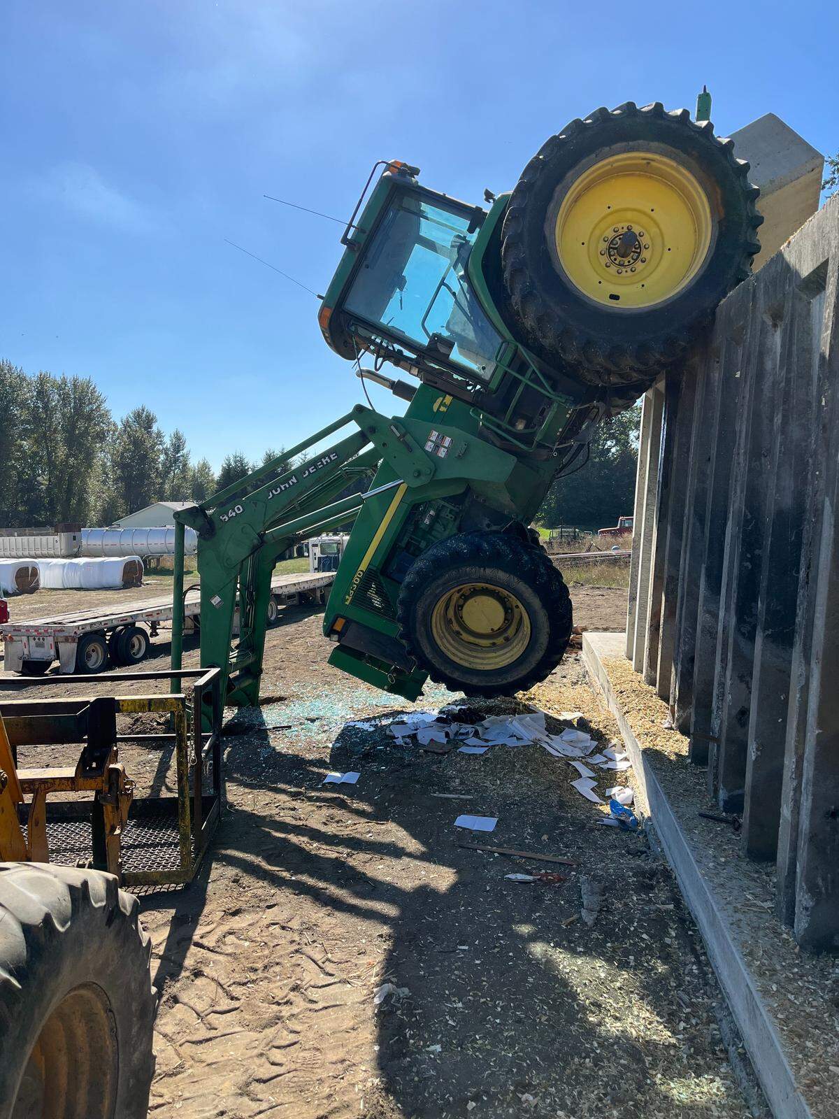 Rescue crews were able to extract the operator within 10-12 minutes.
