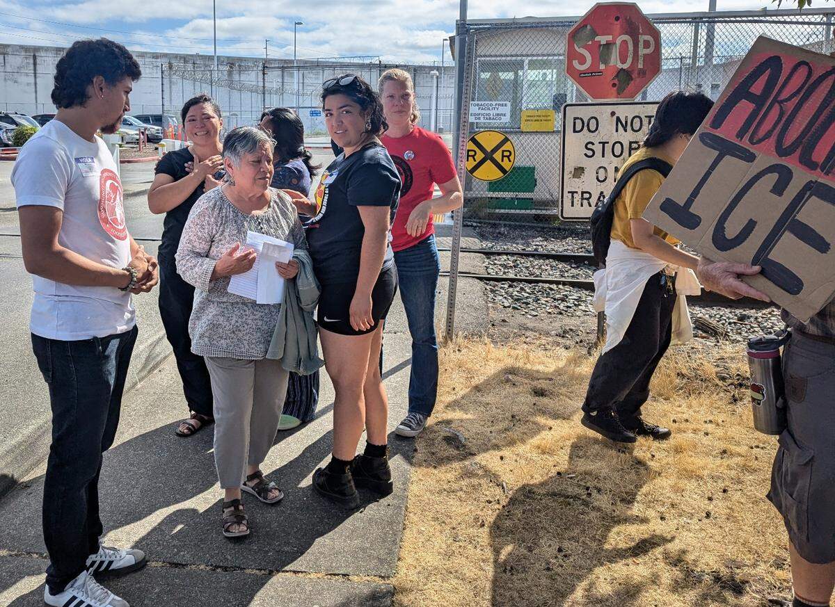 Zeferino’s supporters from Community to Community and other organizations stand outside after the hearing. Zeferino chose to leave the country voluntarily after four months of detention.