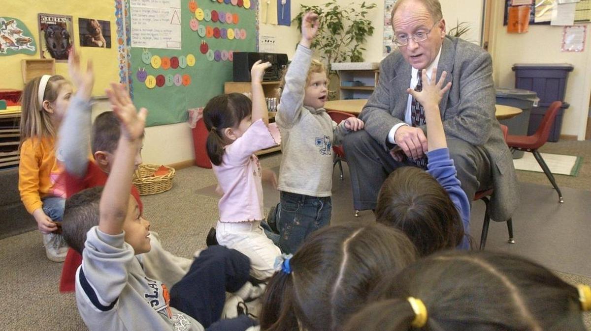 Then-Bellingham Mayor Mark Asmundson faces an eager classroom of children ready to tell tales of their favorite types of pets at Early Childhood Opportunities Northwest’s Magnolia Head Start Center in 2003.