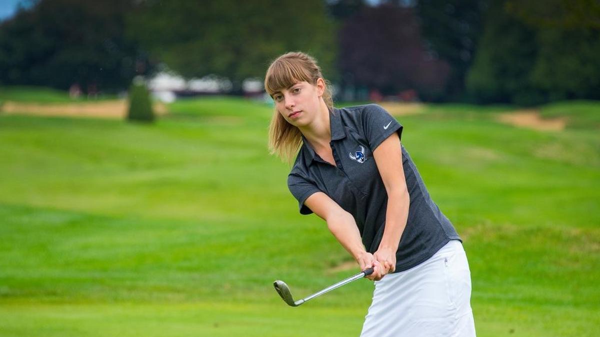 WWU sophomore Jenn Paul chips on Sept. 18. Paul was slected the Great Northwest Athletic Conference Women’s Golfer of the Week for March 7-13.