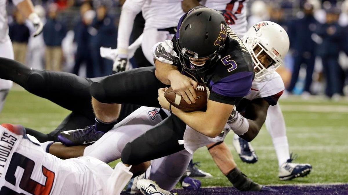 Washington quarterback Jeff Lindquist (5) scores on a run against Arizona in the second half an NCAA college football game Saturday, Oct. 31, 2015, in Seattle.