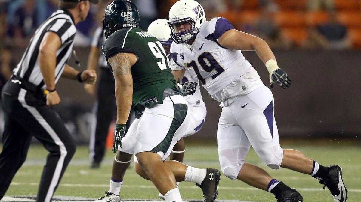 Washington lineman Coleman Shelton (79) will shift to center for his junior season, after logging time at both guard and tackle positions so far in his Huskies career.