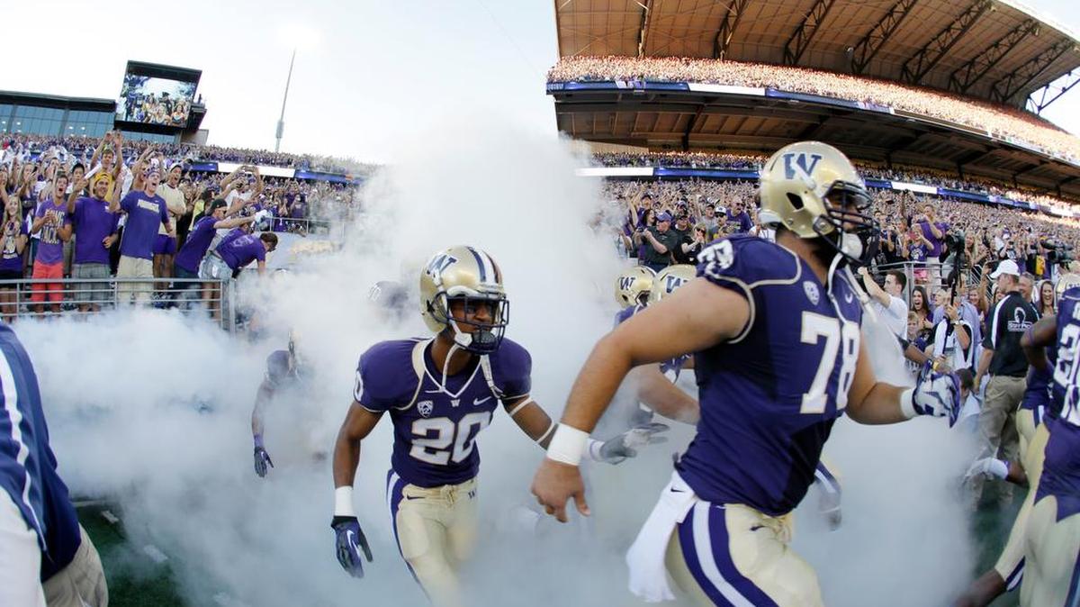 
Before Kevin King (20) ran out of the tunnel at Husky Stadium for his first game for the Washington Huskies in 2013, the recruit from Oakland was told he would switch from cornerback to safety. After two seasons, King is back at cornerback for the Huskies.
