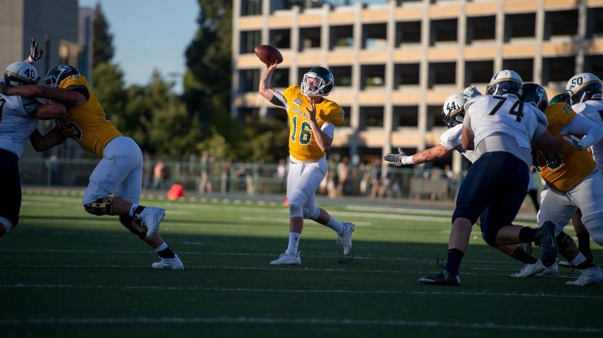 
Sacramento State’s Daniel Kniffin (16) threw for 282 passing yards and two touchdowns against Eastern Oregon on Sept. 5. 
