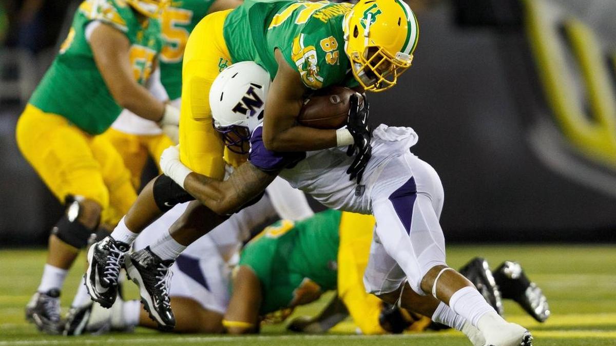 
Oregon tight end Pharaoh Brown (85) is tackled by Washington linebacker Shaq Thompson (7) the last time these two teams met on Oct. 18, 2014 in Eugene, Ore. The Huskies lost to the Ducks, 45-20.
