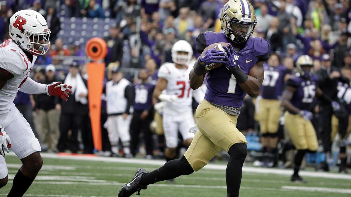 Washington’s John Ross scores on a 50-yard pass against Rutgers in the first half of an NCAA college football game, Saturday, Sept. 3, 2016, in Seattle.