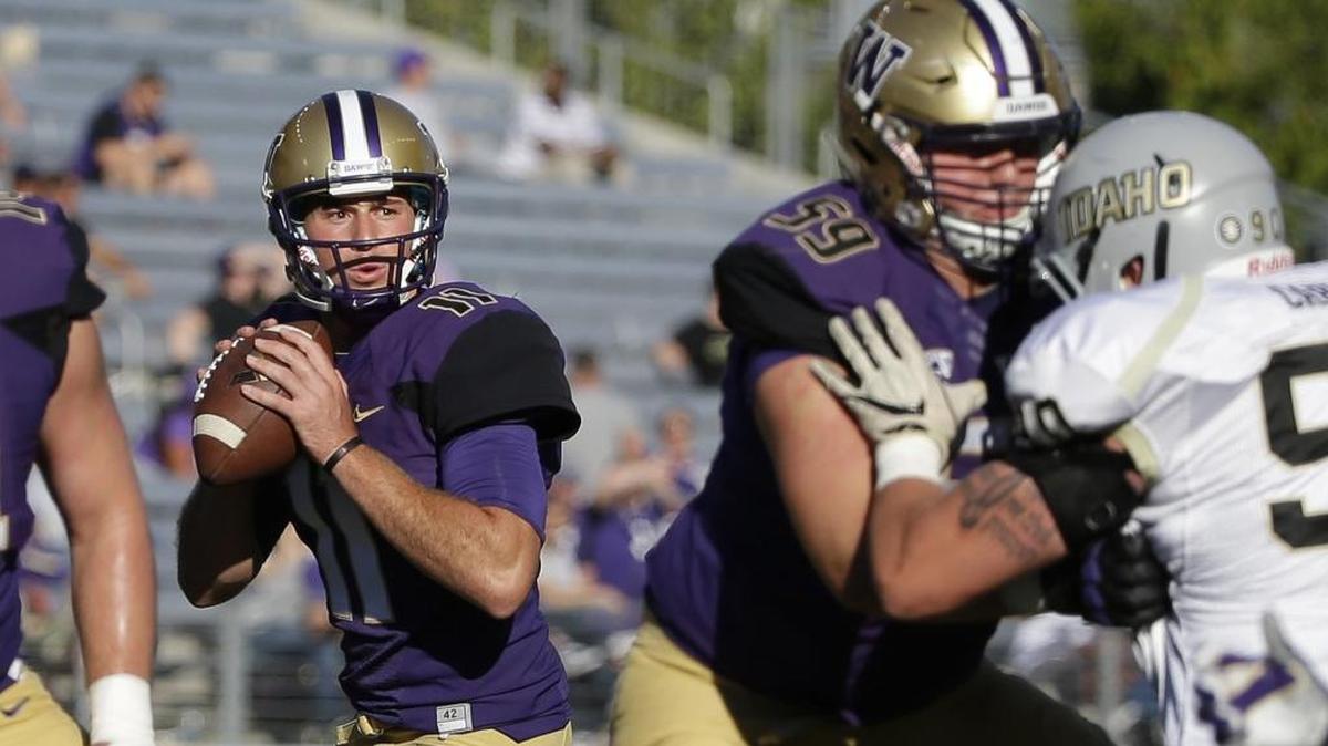 Washington backup quarterback K.J. Carta-Samuels, left passes against Idaho in the second half of an NCAA college football game, Saturday, Sept. 10, 2016, in Seattle. Washington beat Idaho, 59-14.