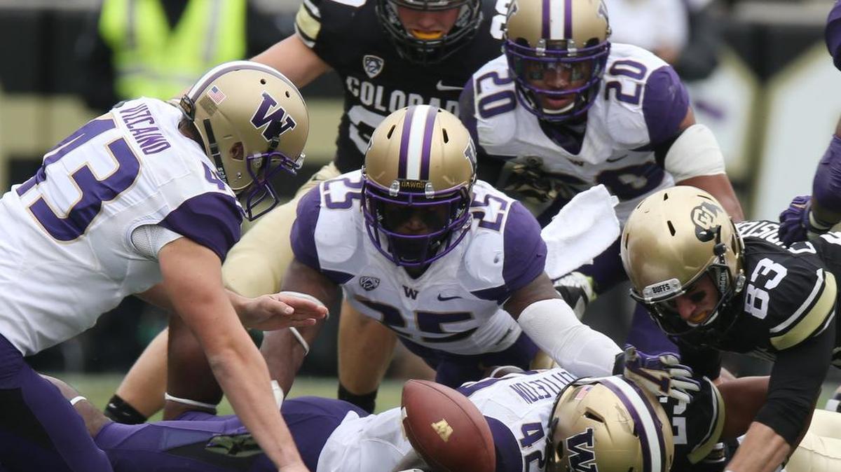 
University of Washington linebacker Keishawn Bierria (center) switched jersey numbers during the offseason from the No. 25 he wore last season to the No. 7 vacated by All-American Shaq Thompson, now with the Carolina Panthers. “I’m not trying to replace Shaq. But I am trying to do what he has done — like, be a playmaker for the team,” Bierria says.
