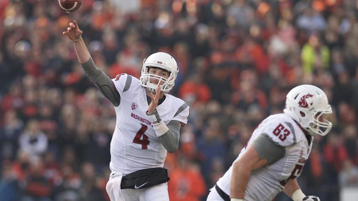 
Washington State quarterback Luke Falk (4) throws a pass during an NCAA college football game against Oregon State in Corvallis, Ore., Saturday, Nov. 8, 2014. The Cougars beat the Beavers, 39-32.
