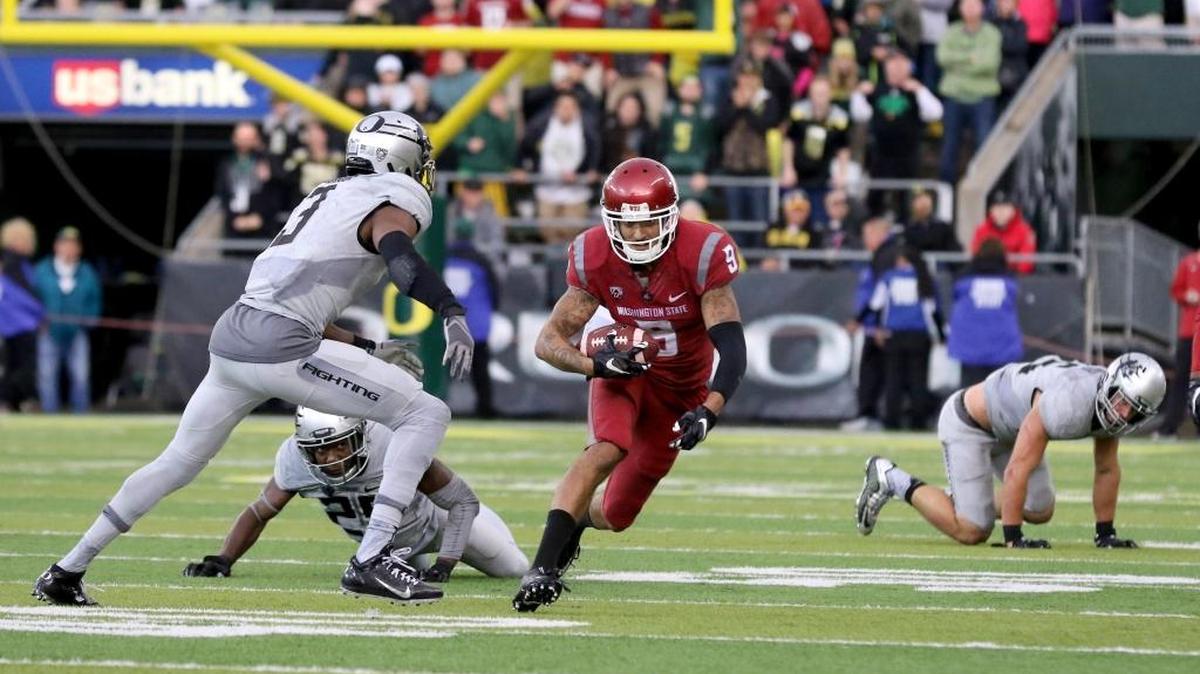 Washington State wide receiver Gabe Marks runs the football during the second half of game against Oregon Saturday, Oct. 10, 2015, in Eugene, Ore.