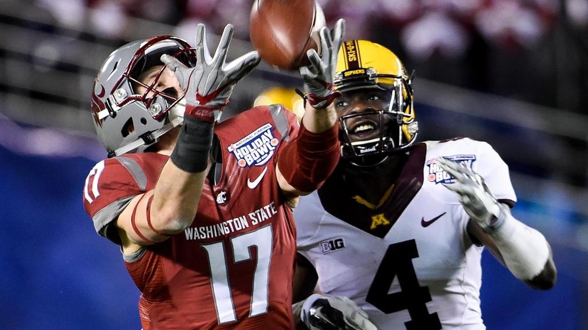 Washington State Cougars wide receiver Kyle Sweet (17) can't make the catch in front of the defense of Minnesota defensive back Adekunle Ayinde (4) during the second half of the Holiday Bowl NCAA college football game, Tuesday, Dec. 27, 2016, in San Diego.