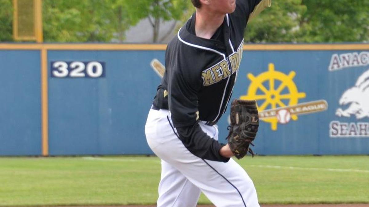 Meridian pitcher Derek Campfield has signed his national letter of intent to play for Shoreline Community College next year.