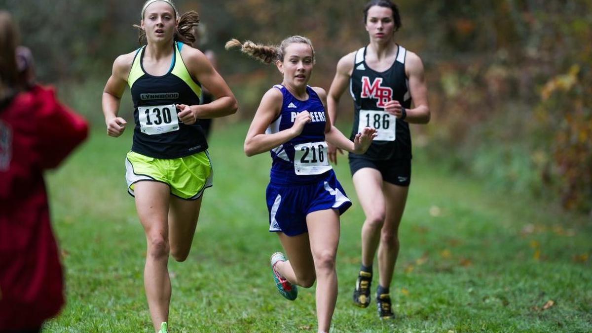 
(From left) Lynnwood’s Mikayla Pivec, Nooksack’s Amy Jo Murphy, and Mount Baker’s Natalie Smith run at the Mount Baker Invitational Saturday, Sept. 26, at Silver Lake Park.

