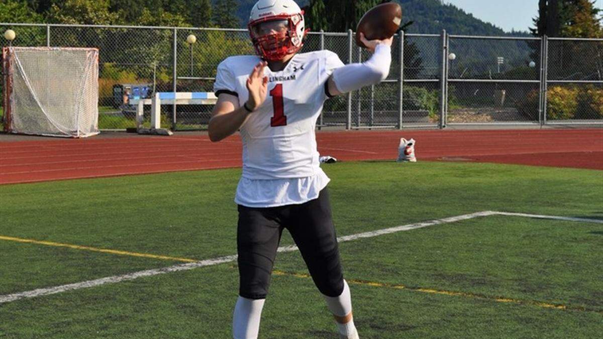 QB Josh Leonard transferred from Squalicum to Bellingham this year to play with his brother and for his father, who coaches the team. (Josh Leonard/Hudl)
