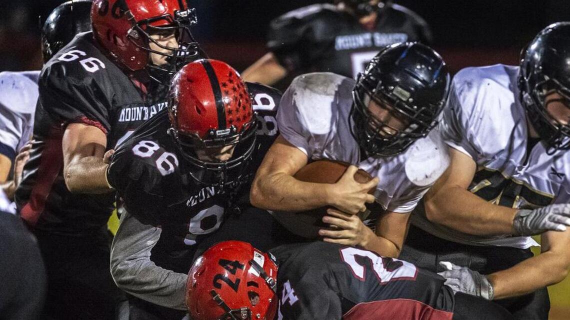 High school football roundup: Second-half pick-six fuels Mount Baker victory