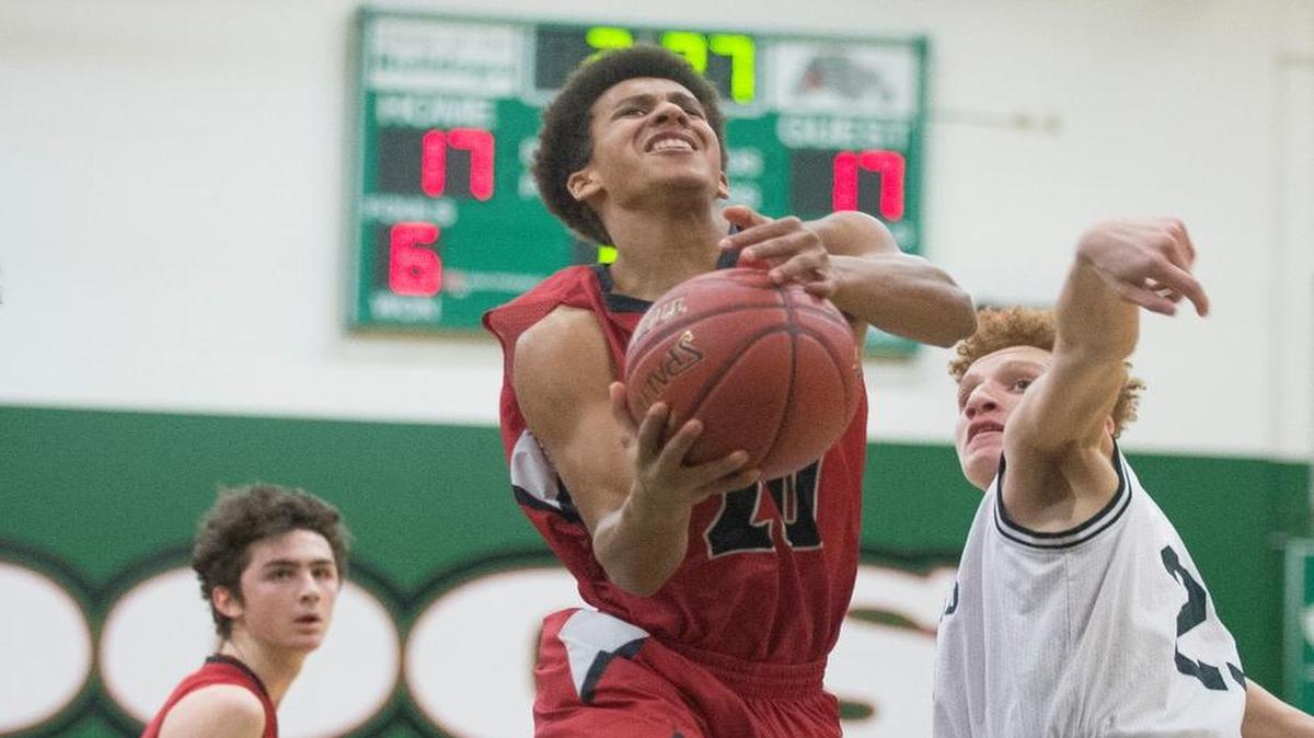 Bellingham’s Spencer Lee drives toward the basket during a 62-43 loss to Mountlake Terrace on Tuesday in Mount Vernon. Lee, playing with an injured ankle, didn’t enter the game until midway through the second quarter.