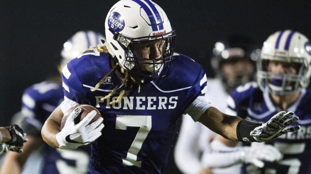 Nooksack Valley’s Evan Neitling carries the ball against Blaine Sept. 1. The Pioneers jumped into a tie for third place in the latest Class 1A Associated Press Washington State High School Football Poll.