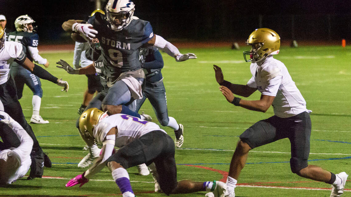 Squalicum’s Schlenbaker runs wild in rout, Whatcom teams dominate playoff weekend