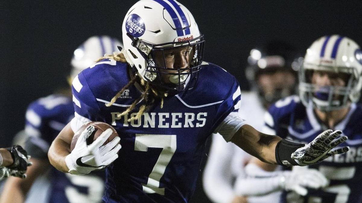 Nooksack Valley’s Evan Neitling carries the ball 23 yards for a touchdown against Blaine Sept. 1.