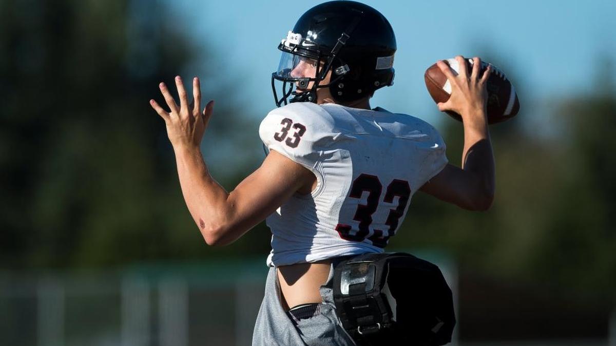 Meridian’s Simon Burkett throws a pass during practice Aug. 22.