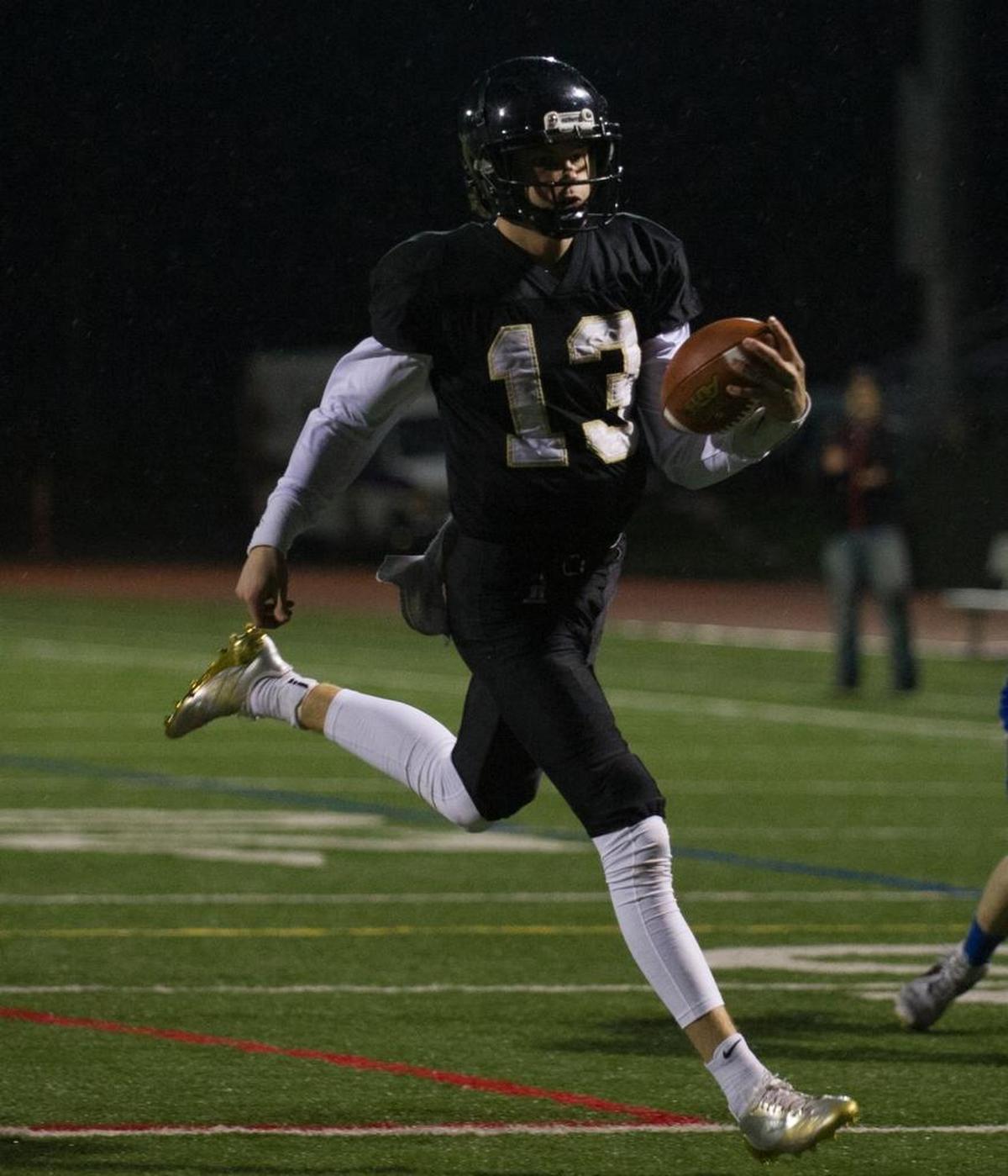 Meridian’s Simon Burkett runs into the end zone for a touchdown during a 34-14 victory over La Center on Saturday, Nov. 25, at Civic Stadium in Bellingham.