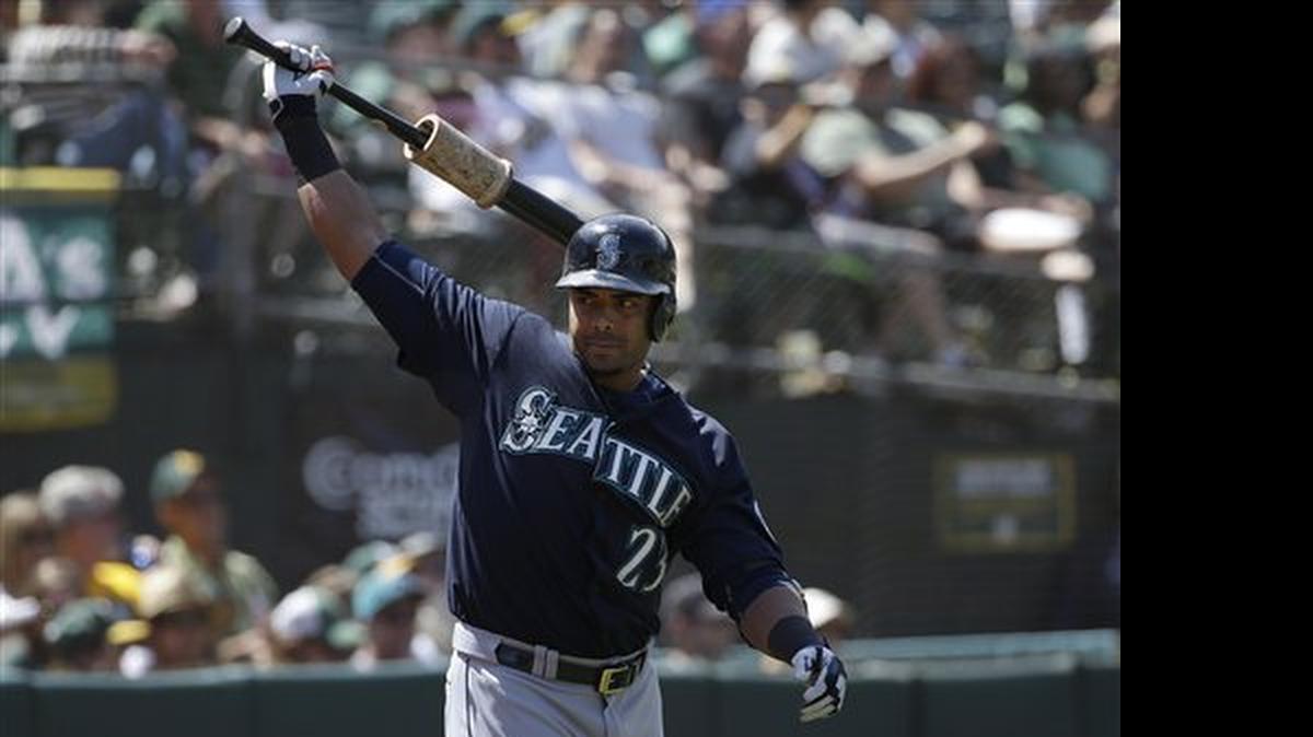 
Seattle Mariners' Nelson Cruz warms up in the on deck circle against the Oakland Athletics during a baseball game in Oakland, Calif., Sunday, July 5, 2015.
