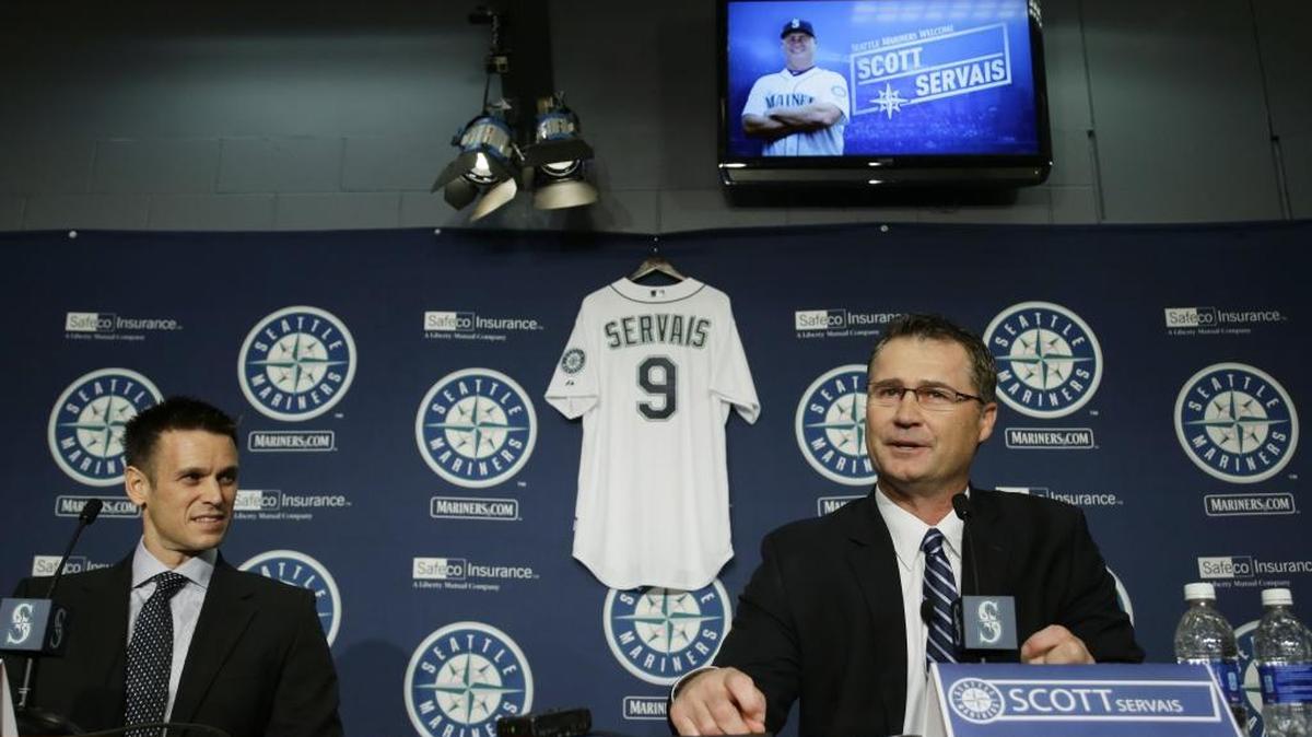 Scott Servais, right, is introduced as the new manager of the Seattle Mariners by general manager Jerry Dipoto, left, on Oct. 26 in Seattle