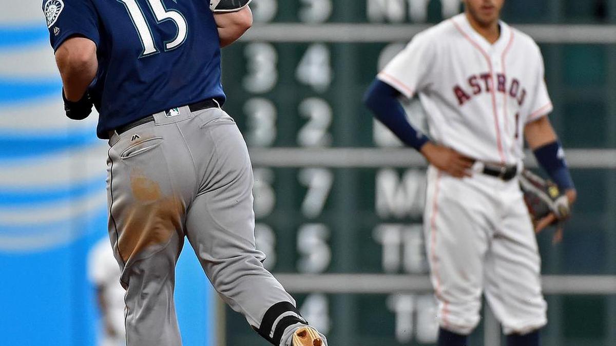 Seattle Mariners' Kyle Seager (15) rounds the bases after hitting a three-run home run off Houston Astros relief pitcher Pat Neshek as shortstop Carlos Correa watches in the eighth inning of a baseball game, Wednesday, Sept. 28, 2016, in Houston.