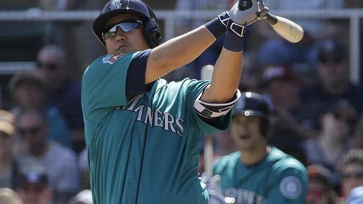 Seattle’s Dae-Ho Lee, bats against Arizona on March 14 during a spring training baseball game in Scottsdale, Ariz.