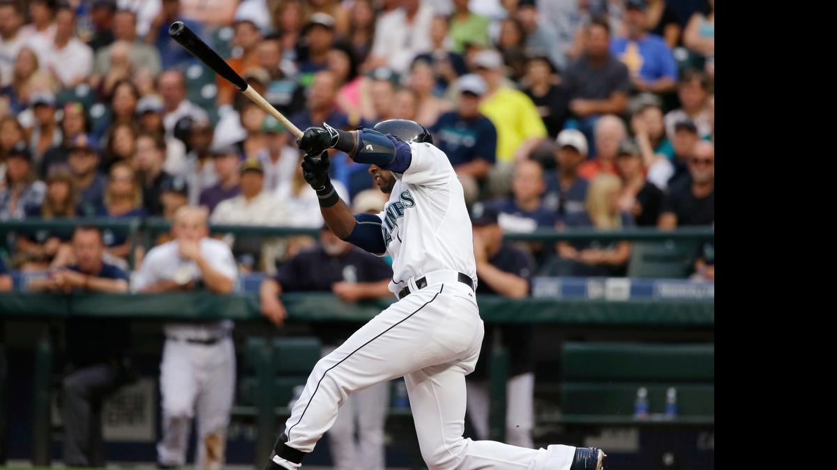 
The Mariners’ Austin Jackson slugs a grand slam against the Tigers in the third inning Tuesday. 
